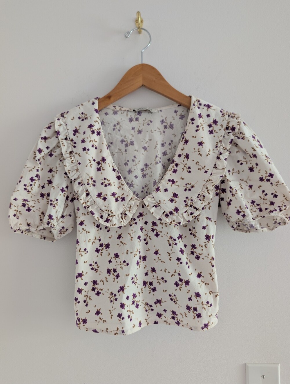 stradivarius Cream Cotton Blouse with Purple Floral Ruffle Collar